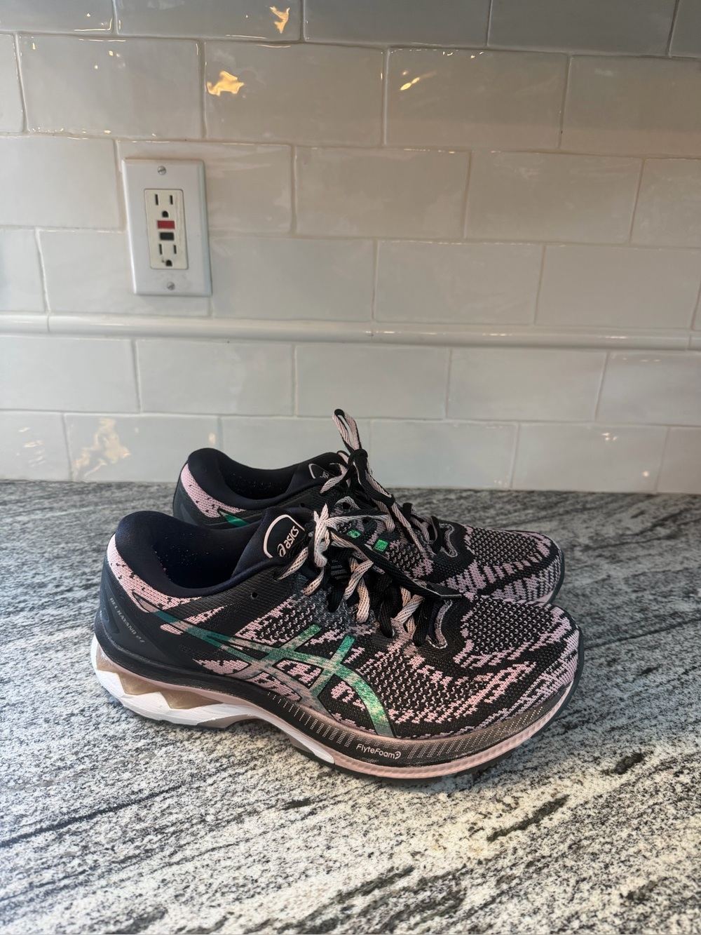 Women’s Asics Kayano 27 Size 11